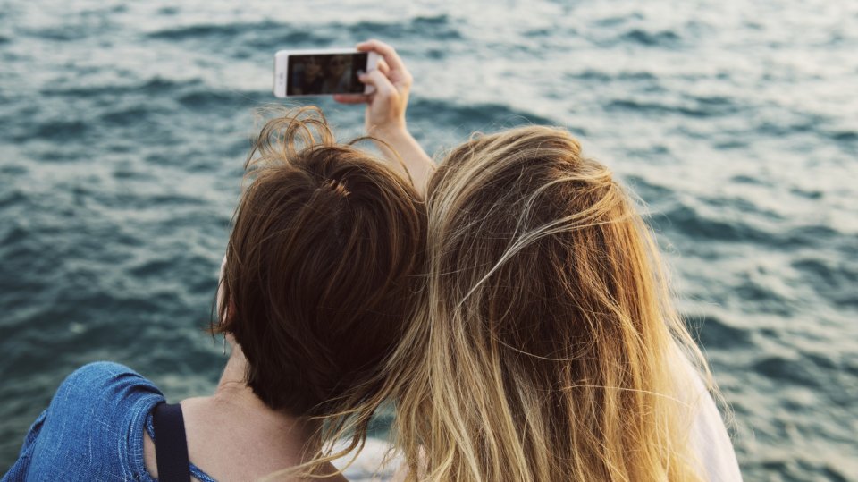 Závisláci na selfie: Za den udělají stovky fotek